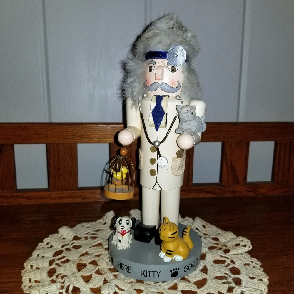 Vintage 2000 Nutcracker Village Veternarian